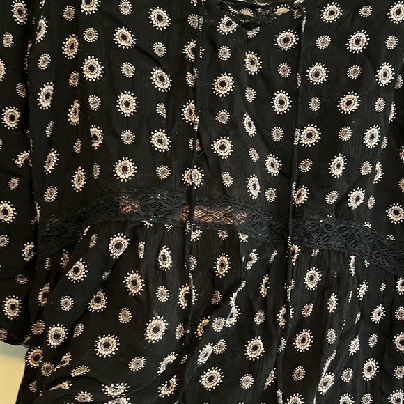 Mossimo Black and Tan Floral Tunic w/ Lace Panels - Picture 5 of 7